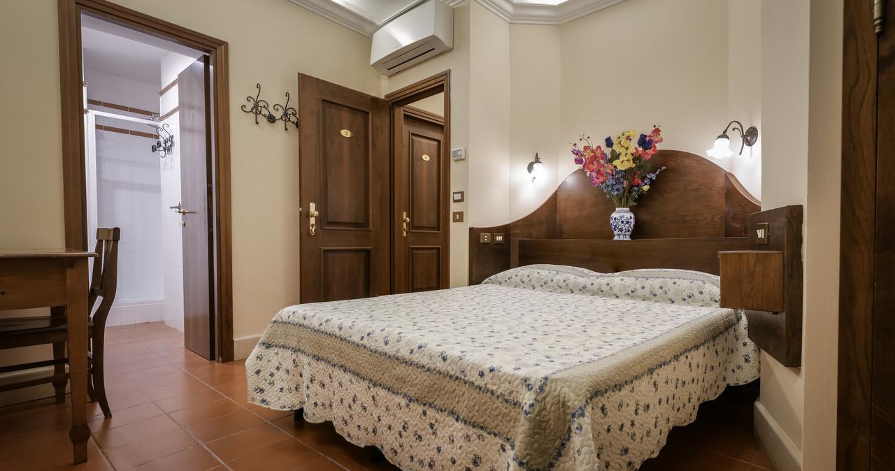Hotel 4 Coronati ローマ エクステリア 写真