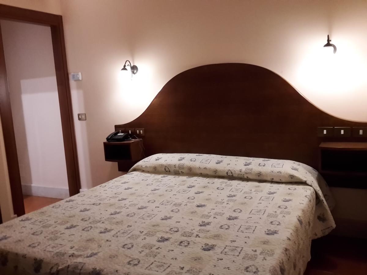 Hotel 4 Coronati ローマ エクステリア 写真
