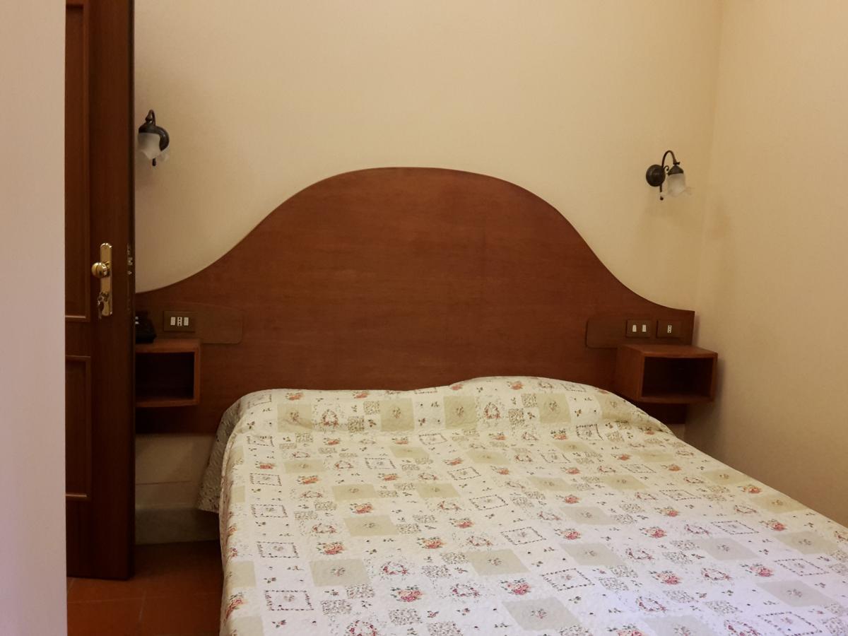 Hotel 4 Coronati ローマ エクステリア 写真