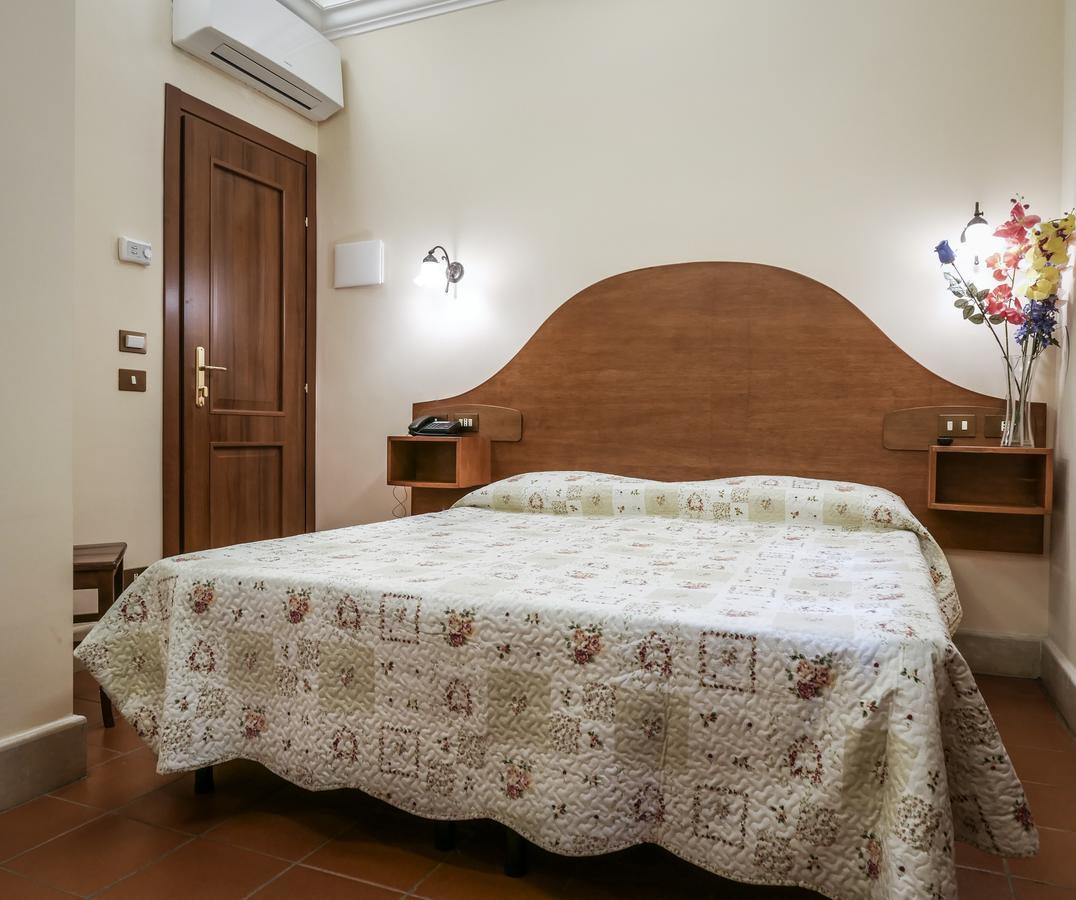 Hotel 4 Coronati ローマ エクステリア 写真
